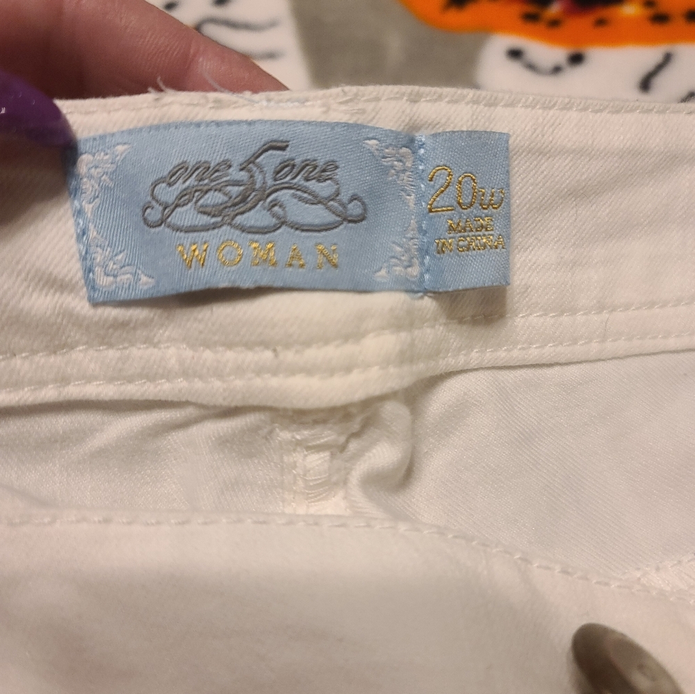 Shorts - Picture 3 of 3